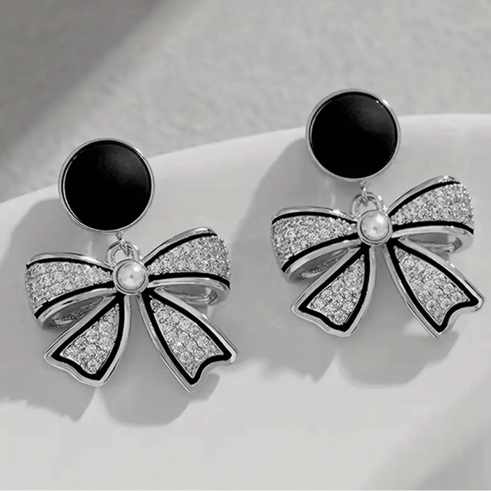 Black & Silver Inlaid Rhinestone Bow & Faux Pearl Earrings +Free Gift